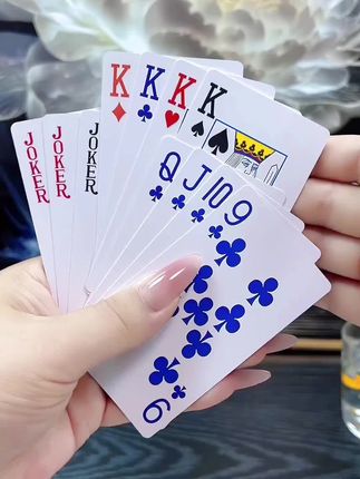 塑料款四色掼蛋,手感舒适,玩牌更方便 #四色掼蛋 #四色掼蛋扑克 #四色款掼蛋专用扑克 #掼蛋扑克 #掼蛋专用扑克