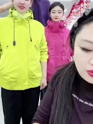 【发货快】运动休闲秋季男女冲锋衣连帽防风宽松冲锋衣情侣百搭…#男女冲锋衣#防风冲锋衣#谁穿谁好看#休闲百搭#超便宜超划算