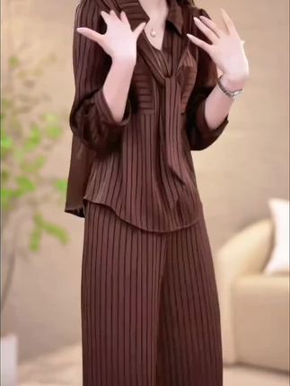 早秋高级感优雅设计感时尚高贵修身收腰显年轻显瘦两件套套装#穿出高级感 #引领时尚潮流 #美搭尽显女神范