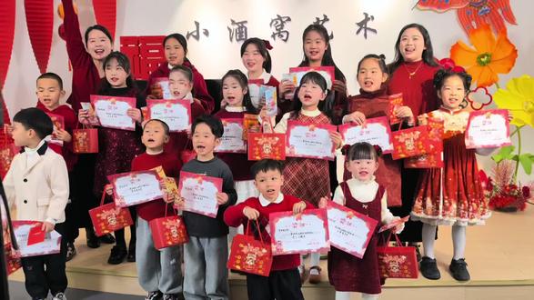 小太阳上线啦!用最甜的笑脸,唱最暖的歌。愿每个孩子都像红红的太阳,自带光芒,向阳生长!
#少儿春晚 #参赛 #声乐演唱 #播音主持 #汇演