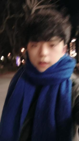 总结:要投资就买银砖,我认识的要投资大量白银的很多人直接去深圳水贝了
然后白银基本面问题,一方面是去美元化,黄金成为锚定物,另一方面是工业属性,世界科技发展对白银的需求。这大家自己去学习了解吧,也就是说白银长期的价值和它短期价格波动这么剧烈的原因基本没啥关系,这是对待现在价格心如静水的原因
#白银 #期货