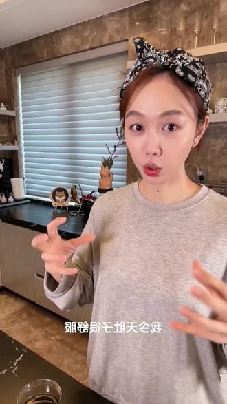 大餐救星西梅汁,只用新鲜西梅膳食纤维满满大鱼大肉吃多了就来一杯西梅汁,清爽又畅快肚子一下子就舒服了#西梅 #西梅汁 #仙女都在喝什么 #越喝越瘦 #真材实料才能做出好味道
