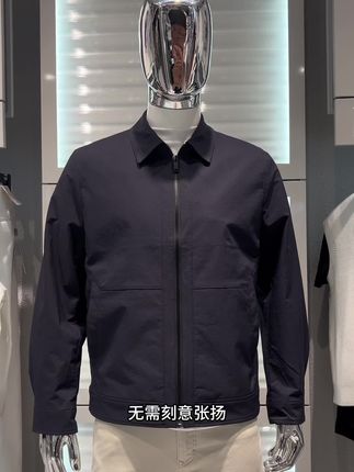 无需刻意张扬,利郎夹克以面料本身的肌理与条纹彰显高级感。适合多种场合,轻松提升整体造型质感。#商务穿搭#通勤穿搭#男士夹克#秋季穿搭#休闲穿搭