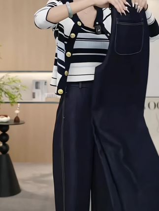 春秋季新款不掉色丹宁蓝直筒牛仔裤女款2025高腰宽松阔腿裤弯刀裤#爆款热卖中 #面料柔软舒适 #显高显瘦显腿长 #百搭裤子 #不挑年龄不挑身材 @DOU+小助手 @DOU+上热门