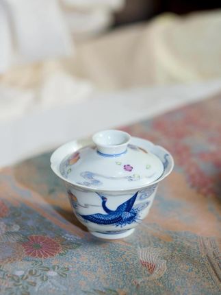 仙鹤翩翩起舞,祥云拂面而来,鹤鸣九天,仙气十足,#观花集 #茶器之美 #景德镇陶瓷 #手作 #仙鹤