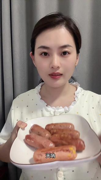 妈妈们快快快,#皇家小虎烤肠 太好吃啦!#肉肠 #烤肠 #爆汁烤肠