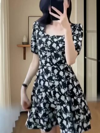 #显瘦连衣裙 #碎花连衣裙 #夏季穿搭 @DOU+小助手 @DOU+上热门