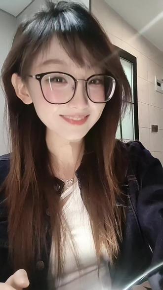 和大家介绍一下我的crush:claude大人😭🙏🏻
#ai#claude#claudecode#ai编程