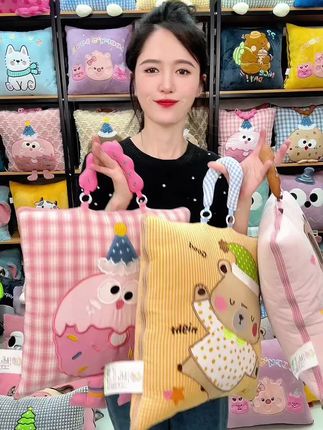 #抱枕被子二合一 合起来是抱枕,打开来是被子,一物多用#靠枕抱枕 #沙发抱枕