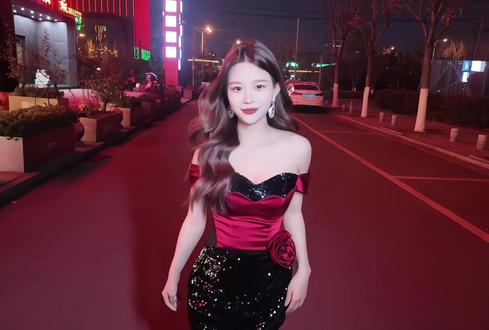 小皮裙大波浪#时尚街拍穿搭 #礼服