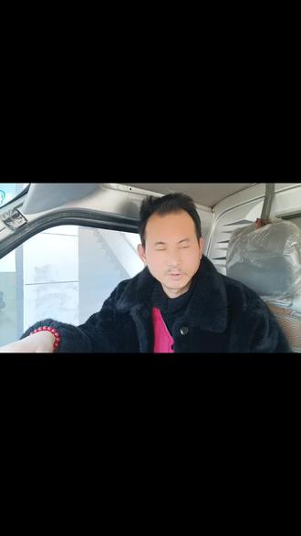 郭有才分享道德经。 连郭有才竟然也混到央视讲道德经了,这是节目组凤了,还是郭有才凤了?他有那个文化底蕴和实力吗?你这让那些真正有文化的人怎么看,是不是让大家认为不需要饱读诗书,不需要专心研究,做个网红就可以贴上文化标签,就成为文化人了。这是不是在传递一种扭曲的价值观。你当上网红是泼天的富贵,你把网红这条路走好就行了。不要在这里跨行取利,你这纯粹是对文化人的侮辱呀。#郭有才#真实分享官#创作者伙伴计划#跟着真诚哥做流量@DOU+小助手