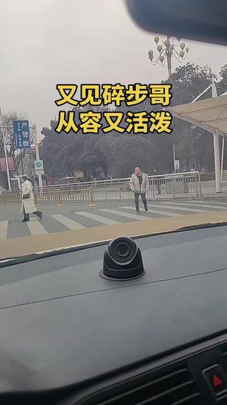 没有一个人按喇叭催促,为所有司机点赞👍