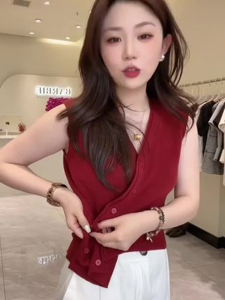 2025夏季新款不规则收腰纽扣纯色V领显瘦无袖上衣时尚百搭H8-29#时尚大方#时尚潮流#时尚百搭#时尚休闲#夏季新款