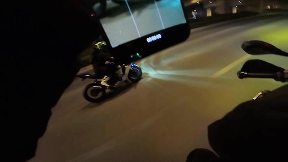 依旧出片教学 艾特你的好兄弟给你拍#雅马哈r1#机车#十字曲轴#日常