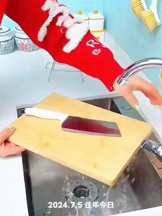 不锈钢菜板架,稳固承托不晃悠。镂空设计加速沥水,告别潮湿不易发霉。多层收纳省空间,刀板、锅盖都能放,厨房台面秒变整洁,耐用又省心。#菜板架#不锈钢菜板架视频同款#方便又实用!