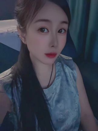 别撩我,我贪财我好色,三五百我看不上,三五千我自己有,三五万你又舍不得。我喜欢大金镯子,半斤八两的爱驯服不了我,我想要的绝不是你两手空空来找我。听你画大饼#@#