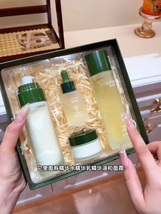 我的天!很难相信这个价就薅到了积雪草熬夜四件套的大羊毛!熬夜皮肤暗沉的闭眼冲!#学生党平价好物 #护肤 #好物推荐🔥 #超便宜超划算 #护肤好物