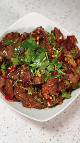 #抖音美食创作者 #这是真正的硬菜 #味道好极了你们想吃吗 #做菜我是认真的努力做好每一道菜 凉拌酱牛肉像我这样做真的贼好吃