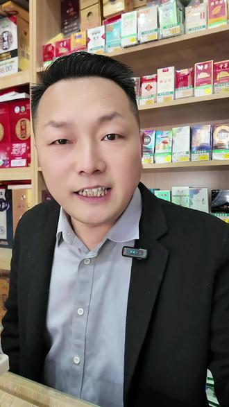 新款透明轮滑火石打火机厂家直发坏机可以售后。#打火机 #打火石 #滚轮打火机 #烟酒店 #便利店