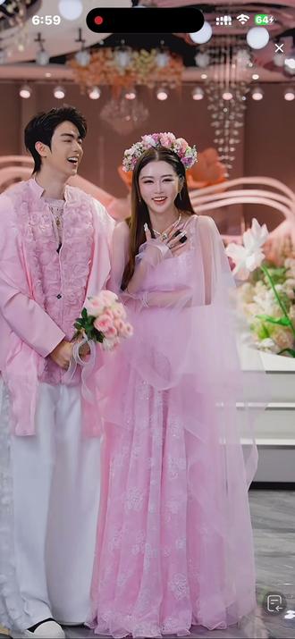 今晚太幸福了吧,小姐夫直接亲嘴了#直播录屏分享 #纳迪尔 #盈公主 #感谢抖音我要上热门 #感谢那些默默给我点赞的人 @会火 @抖音小助手