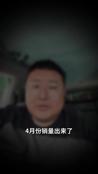 很多人问,华为技术行业第一梯队,为什么“五界”矩阵打小米打得这么吃力?
答案只有四个字:认知效率。
• 小米: 瀑布式流量。雷军个人IP+单品SU7,流量毫无损耗,直接击穿。
• 华为: 花洒式流量。技术虽强,但五个合作伙伴、五个品牌、五个心智,流量被严重摊薄。
比亚迪的多品牌成功,是因为核心技术与故事统一。
而华为的“五界”,目前更像是在分散用户心智。
记住:消费者不关心你有多少合作伙伴,他们只关心:这台车能解决我什么问题?
如果你讲不出一个统一的故事,多品牌就是个伪命题!
#商业分析 #营销策略 #品牌策划 #小米汽车 #车中漫谈