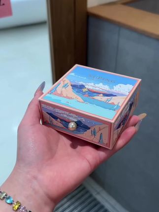 #旭平首饰,用匠心独运的设计,为你打造不一样的时尚体验,快来选购这款「一路繁花」戒指,让美丽与自信从指尖绽放!