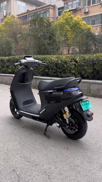 新款九号E80c mk2,25年4月激活,行驶两千多公里,升级MSPxdds后减震,hh幽灵平叉,麒麟可调尾灯,全彩液晶仪表带导航投屏,前后碟刹双通道ABS TCS ,app随时过户#九号电动 #九号真智能 #九号 #九号e80cmk2