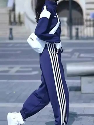 春秋洋气炸街外穿卫衣卫裤休闲运动套装#春秋穿搭 #休闲减龄穿搭 #健身穿搭 #谁穿谁好看 #显高显瘦显腿长