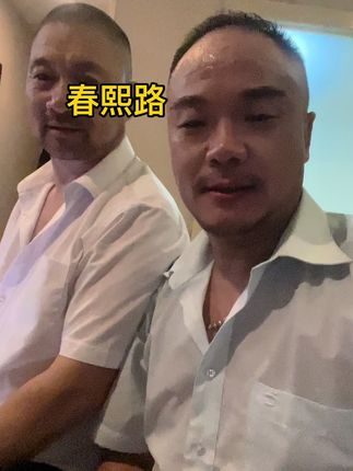 #你的叔 一个转身,夏天就成了故事,一次回眸,秋天变成了风景。愿夏天所有的遗憾,都是秋天惊喜的铺垫,愿一切美好如期而至。@抖音小助手