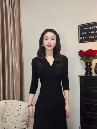 简约百搭v领收腰显瘦连衣裙女秋季气质绑带垂感显瘦A字大摆长裙#面料柔软舒适谁穿谁好看 #dou