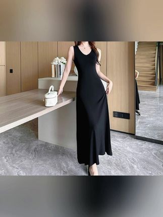 秋季赫本无袖背心连衣裙女夏v领新款小黑裙打底显瘦吊带a字中长裙内搭#女装 #秋季穿搭 #爆款热卖中 #谁穿谁好看 #热门