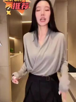🍂秋日必备!这条黑色休闲女裤太绝啦👏!显瘦又百搭,气质直接拉满💃!高腰设计,拉长腿部线条,秒变大长腿🦵!面料柔软舒适,走路带风超自在😎!搭配衬衫、毛衣都好看,一裤多穿超实用👏!秋季出街,有它就够了🤩! #秋季穿搭 #黑色休闲裤 #百搭女裤 #显瘦神裤 #气质穿搭