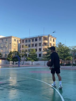 找不回来的手感,就像找不回来的你#篮球🏀 #satjsm#校园
