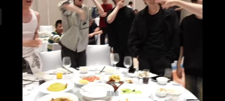 #我的追星日记 不是 sdfj年会我是真想参加啊!丁哥牛逼六十六万六千六百六十六说发就发#时代峰峻年会