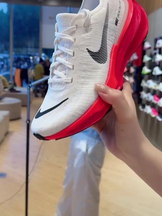 NIKE耐克男子NIKE ZOOMX INVINCIBLE RUN FK 3人生跑鞋#耐克 #透气舒适 #舒适百搭 #好穿不累脚 #跑步鞋 @DOU+上热门 @DOU+小助手 @抖音热点