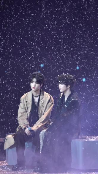 2.1荣耀之战我愿称《太阳与地球》这个舞台为全场最佳,忽略掉我的尖叫之外,一个毫无肢体接触的纯唱舞台真的让我看到两颗真心在此刻碰撞。别的不多说了,桂瑞99。
#桂瑞 #张桂源张函瑞