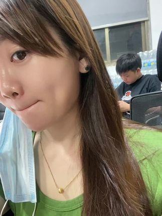 儿子写的造句,爸爸出差了,妈妈带回个叔叔,不但比爸爸帅气还体贴,老公找儿子对质,儿子说抄边上 同学的!😂😂😂