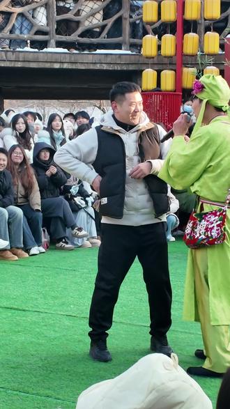 不一样的小野猫#万岁山武侠城 #旅行推荐官 #老嫂子 #互动