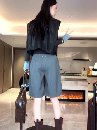 #时尚穿搭 2025【干练酷感】设计感高奢干练通勤修腿显瘦短裤女#秋季穿搭 #短裤#通勤搭配 #设计感穿搭