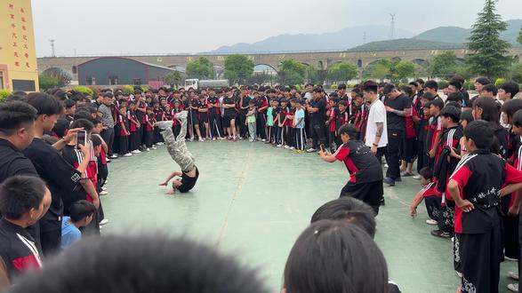 艺中人来挑战少林文武学校#学生集体活动