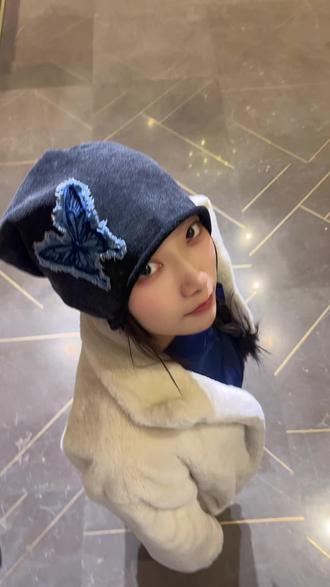 欸,怎么跑不动了?是谁在抓我的帽子