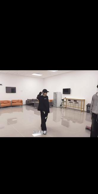 #橹穆#王橹杰#穆祉丞
小杰合照就合照怎么还说是练舞呢