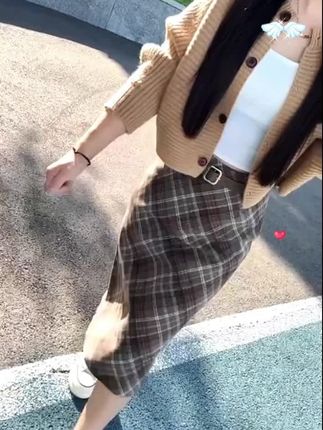 天呐,姐妹们这一趟真的好温柔好气质,最近被这种蝙蝠袖的上衣给迷住了,真的超有设计感,回头率超高,不像往常的毛衣那么单调,冬天可以当内搭,春天。当一个小开衫外套,无论搭配裤子还是裙子都好好看。他是这种宽松版型的,不挑身材,包裹性特别强,有多种颜色可选,建议大家入手,红色特别适合秋冬。#毛衣 #外套 #蝙蝠袖 #开衫 #宽松版型