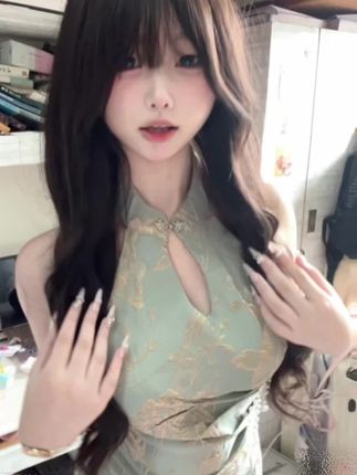 后面有一丢丢乱 #旗袍 #手势舞 #女大学生 #宿舍