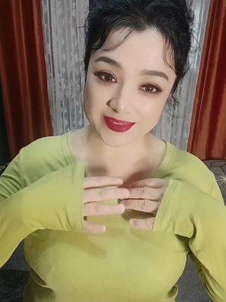 这款打底上衣特别好看,质量很好,喜欢的赶紧下单。#完美搭配 #穿衣 #我要上热们 #每日分享 #好不好看你们说了算