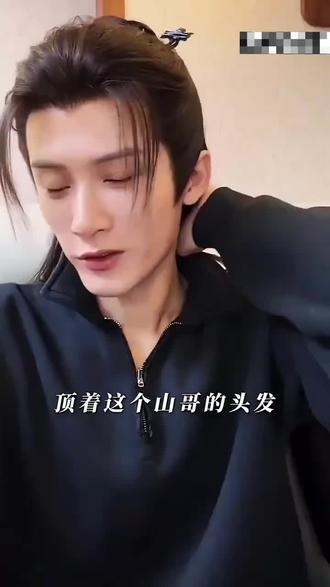 檀健次这一天做了什么呢?
0点卡点发博,in da house!10.05发新形象,T-HooHoo!各大品牌卡点祝福!空降,㊗️生日快乐,聊天,翻牌,拍戏的间隙来逗大家开心!3.20特意唱给我们的《宠》发布,唱的就是我们之间的故事,特别温暖好听,他说是,摇篮曲!再之后,嘿粉齐齐发博道歉,真正做到了让檀丝消消气!再然后,剧组放饭的空档zb,带着却山哥的妆造唱奇奇怪怪的生日饭饭歌...点蜡烛吃蛋糕...他到现在应该还没下戏啊...可这一天他都给我们安排的明明白白的,有什么理由不幸福有什么理由不开心????我觉得我真的会永远记得这一天的... #檀健次直播好宠##生日蛋糕 @MIC檀健次JC-T