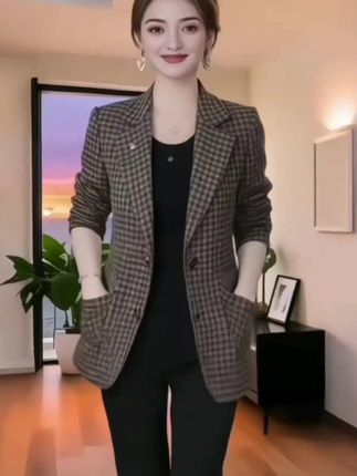 @春秋洋气百搭格子西服外套。