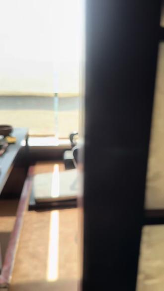 元旦小聚,茶话新岁
煮一壶暖茶,邀几位知己
隐心观景雅座已备好,琴音绕梁,茶香漫室
于此叙旧言欢,共话来年岁岁安澜#元旦快乐朋友们 #品茶静心