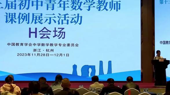 初中数学必考重点《勾股定理》,一分钟秒懂!
在直角三角形里,两条直角边的平方和,等于斜边的平方。
公式记牢:a²+b²=c²,这就是勾股定理!
不管是求边长、算距离,还是解题证明,它都是万能钥匙。
生活里建房、测距、设计图形,全都离不开它,
古老又实用的数学定理,轻松拿捏不丢分!#初中数学 #数学 #初中数学公开课 #教室日常