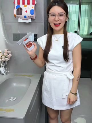 可以代替抹布的#迷你海棉小拖把 ,用它打扫卫生手不用沾水也不脏手,用水冲洗一下就干净了,方便又实用#居家好物 #实用好物 #免手洗拖把 #迷你拖把